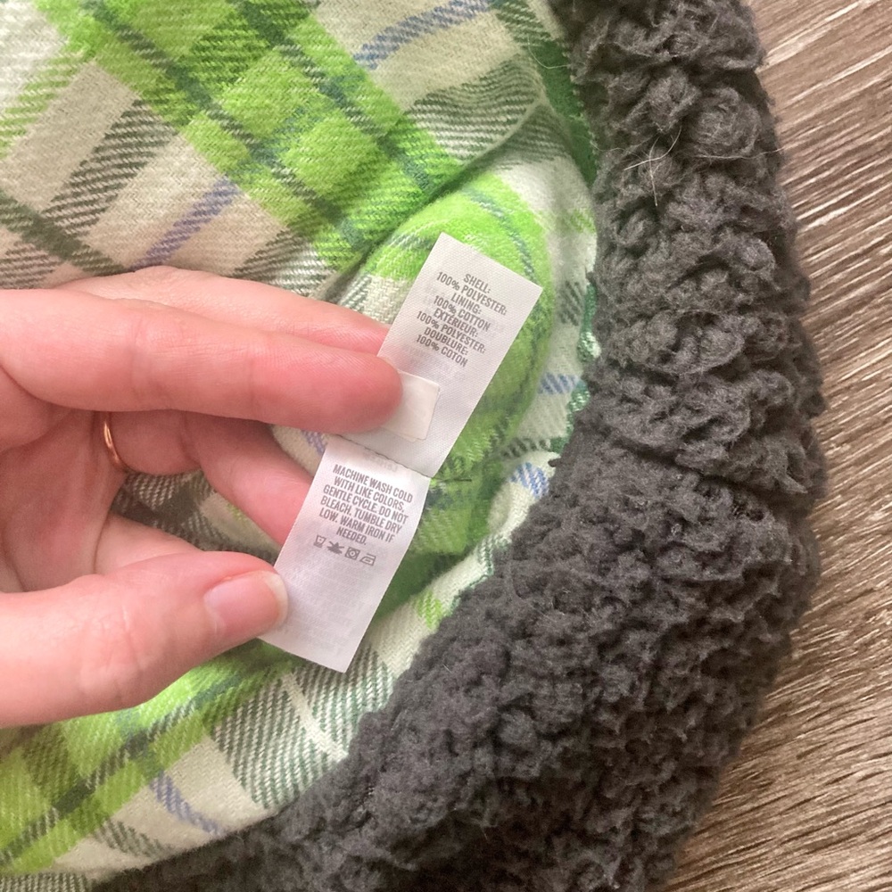 Aerie flannel lined cloud sherpa vest in charcoal gray in size XL - Picture 4 of 5